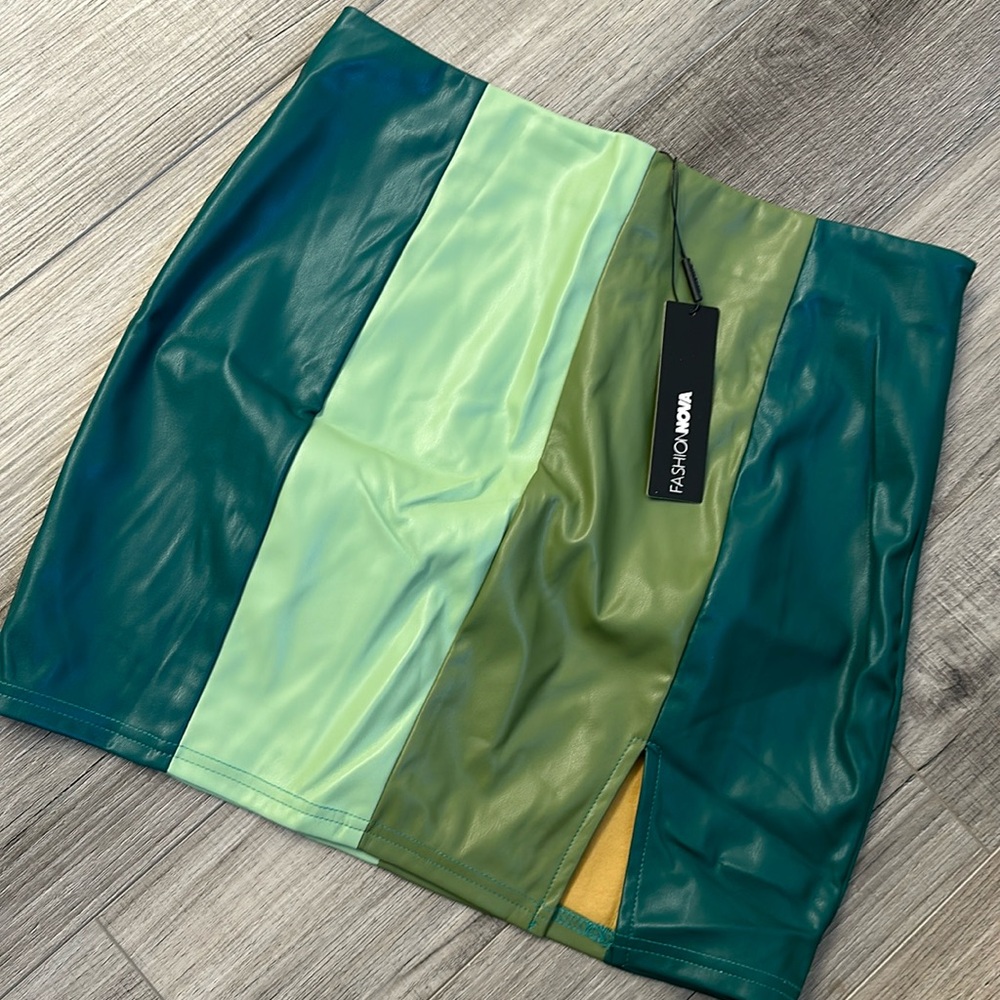 BRAND NEW FASHIONNOVA SKIRT